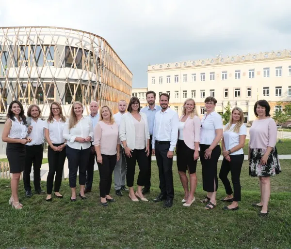 Sdružení před dokončeným Pavilonem